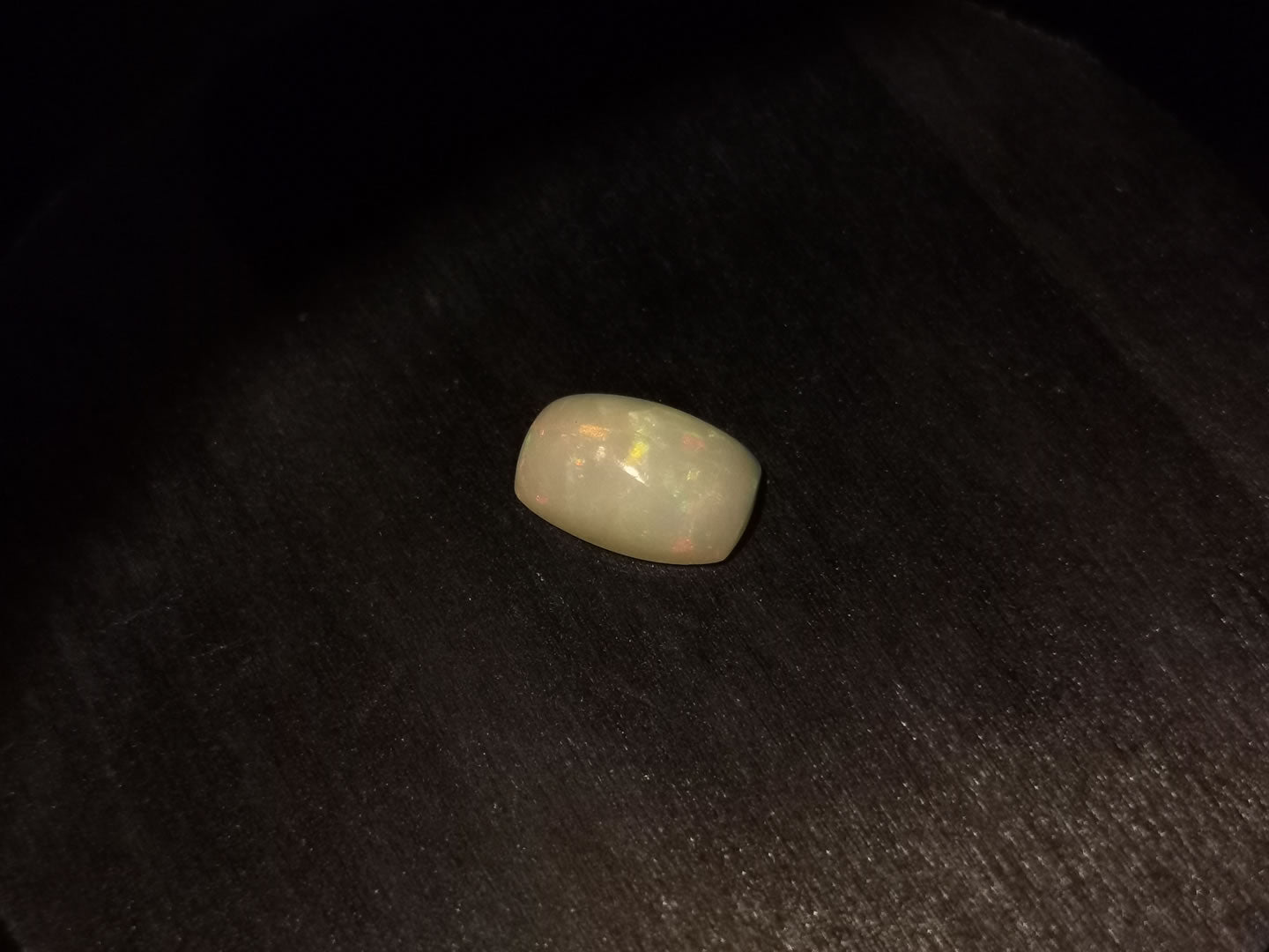 Opale taglio cuscino cabochon 2,48 ct
