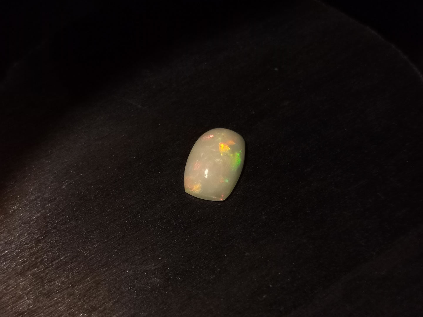 Opale taglio cuscino cabochon 2,48 ct
