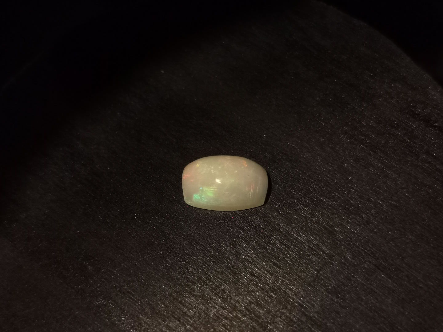 Opale taglio cuscino cabochon 2,48 ct