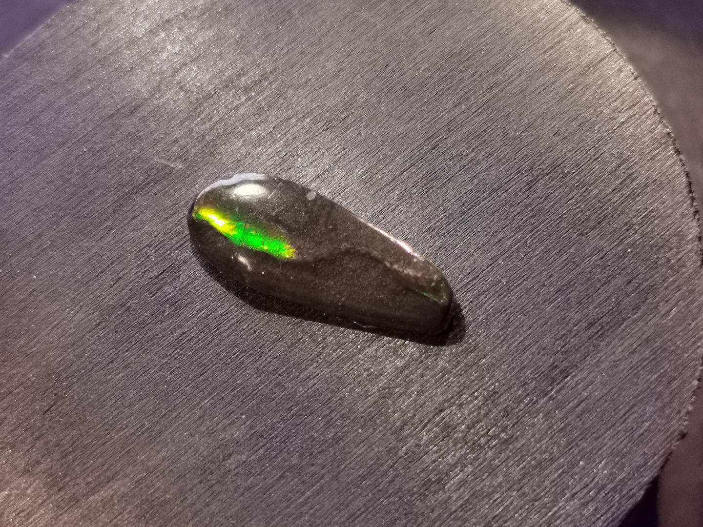 Ammolite taglio fancy cabochon 7,22 ct
