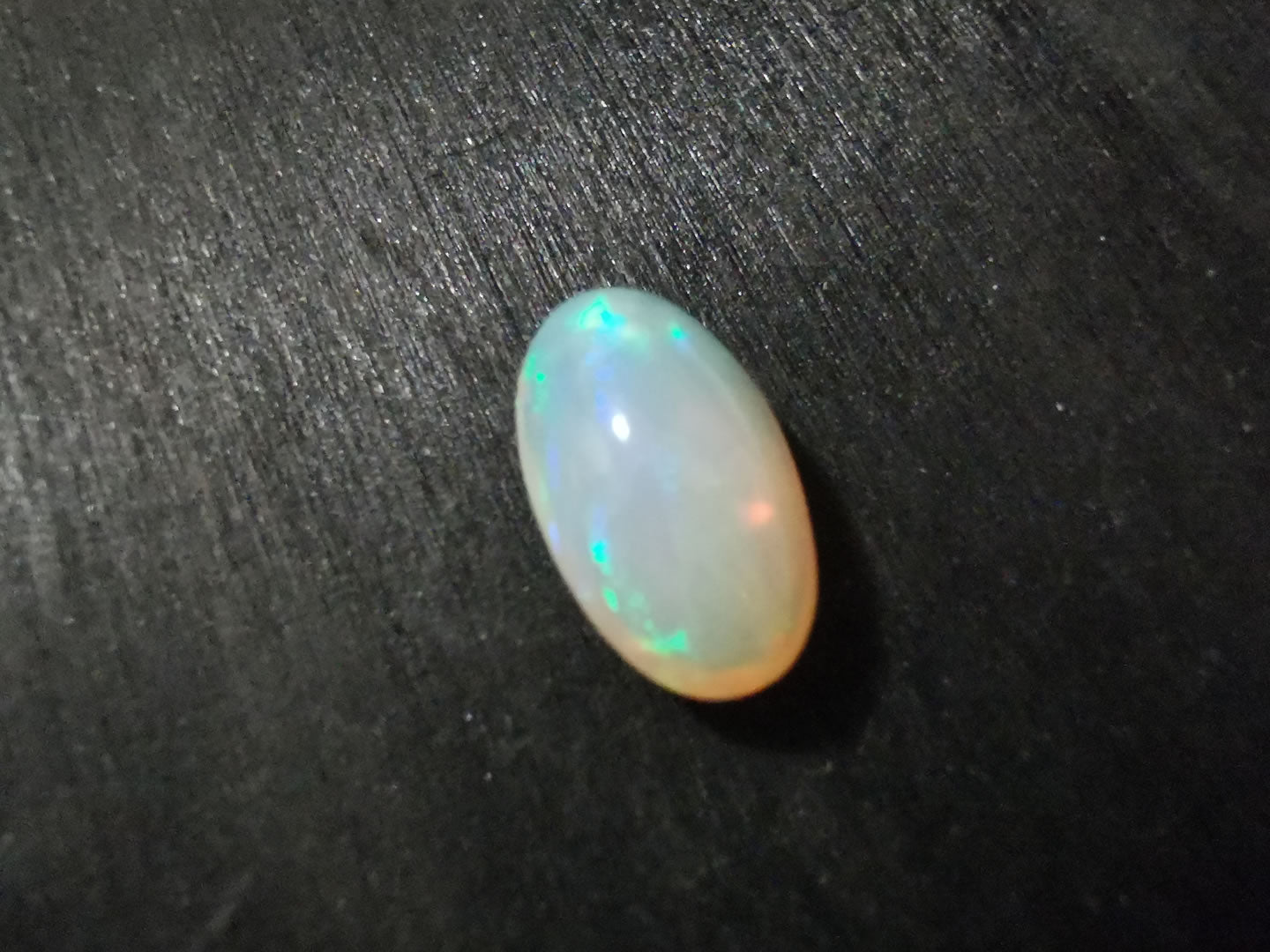 Opale taglio ovale cabochon doppio 3,62 ct