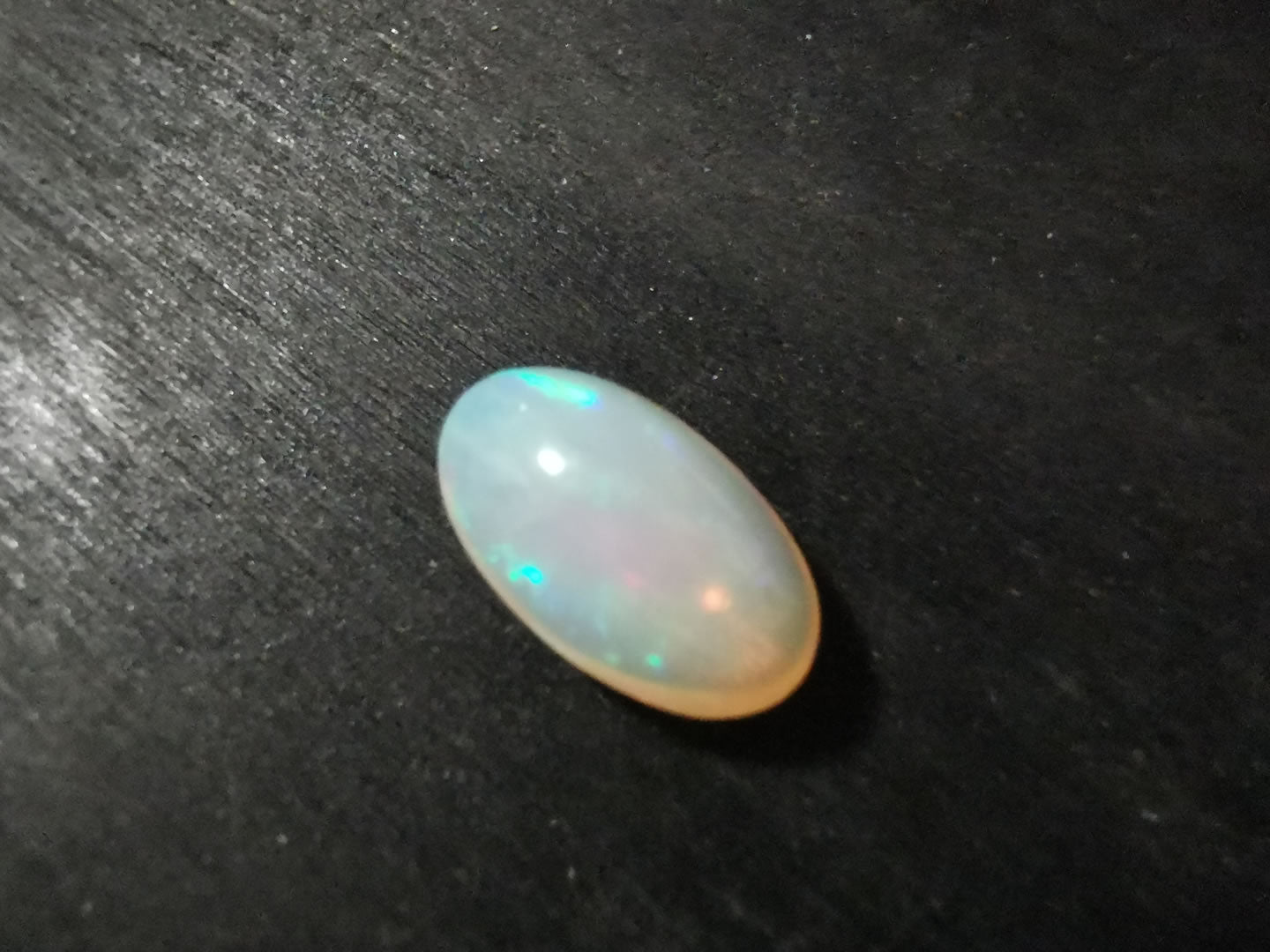 Opale taglio ovale cabochon doppio 3,62 ct