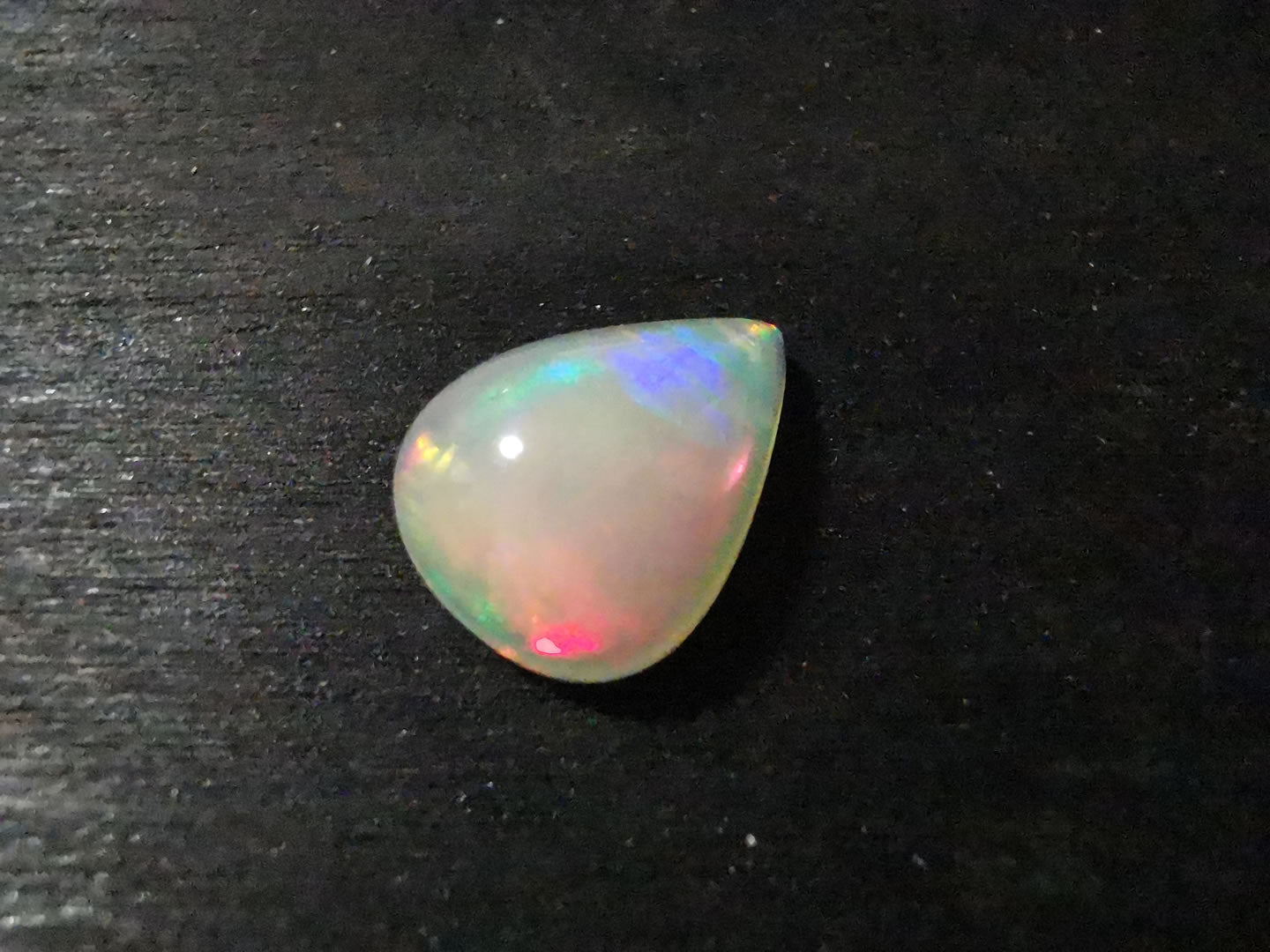Opale taglio goccia cabochon 3,28 ct