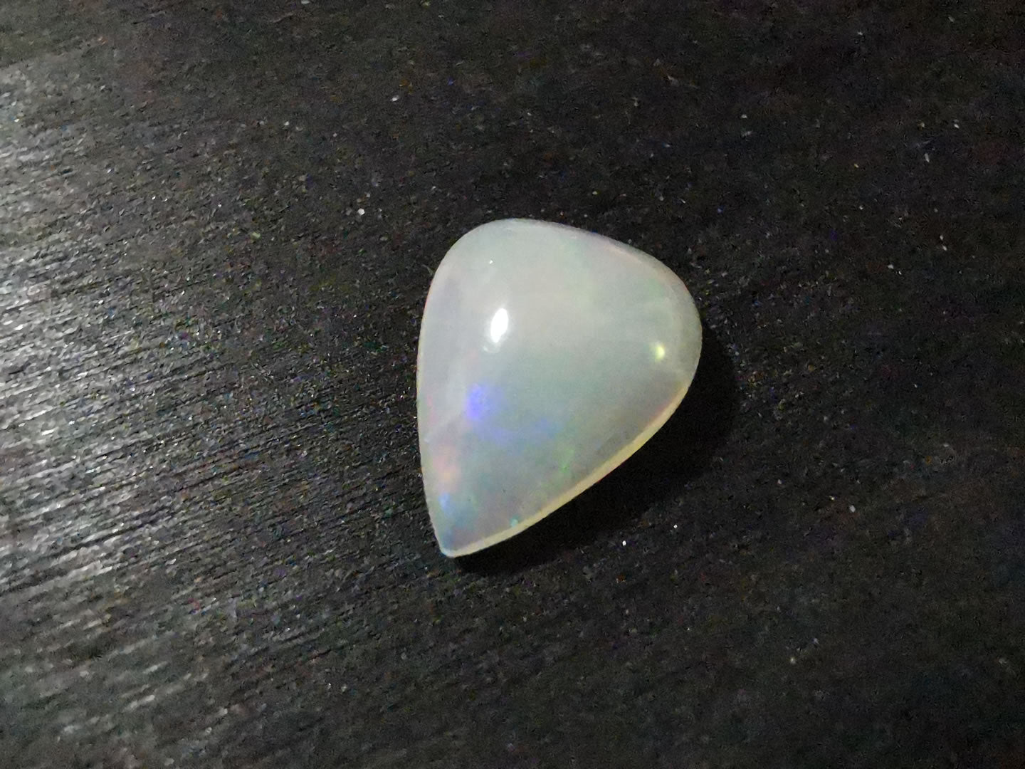 Opale taglio goccia cabochon 3,28 ct