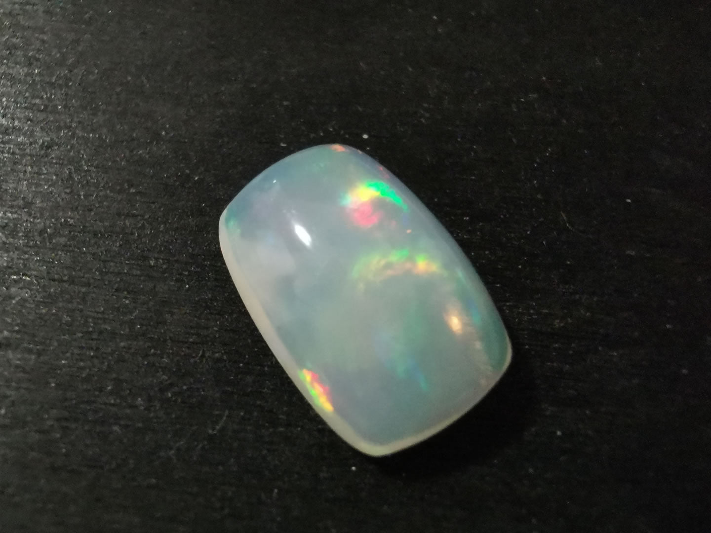 Opale taglio cuscino cabochon 4,65 ct