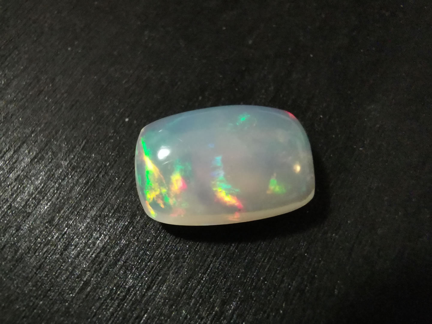 Opale taglio cuscino cabochon 4,65 ct