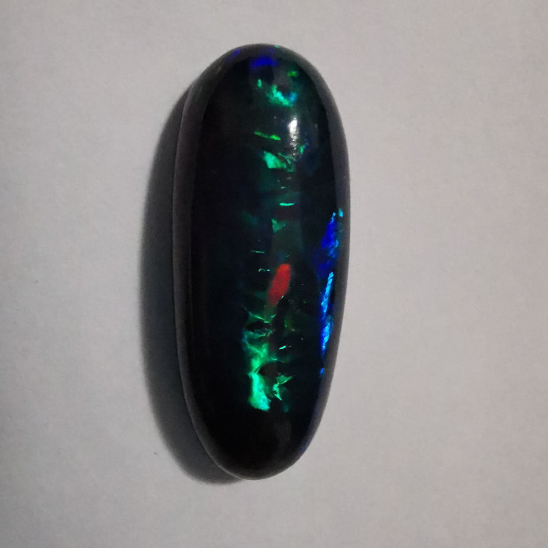 Opale taglio ovale allungato cabochon 15,17 ct