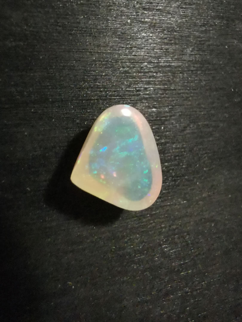Opale taglio goccia cabochon 2,20 ct