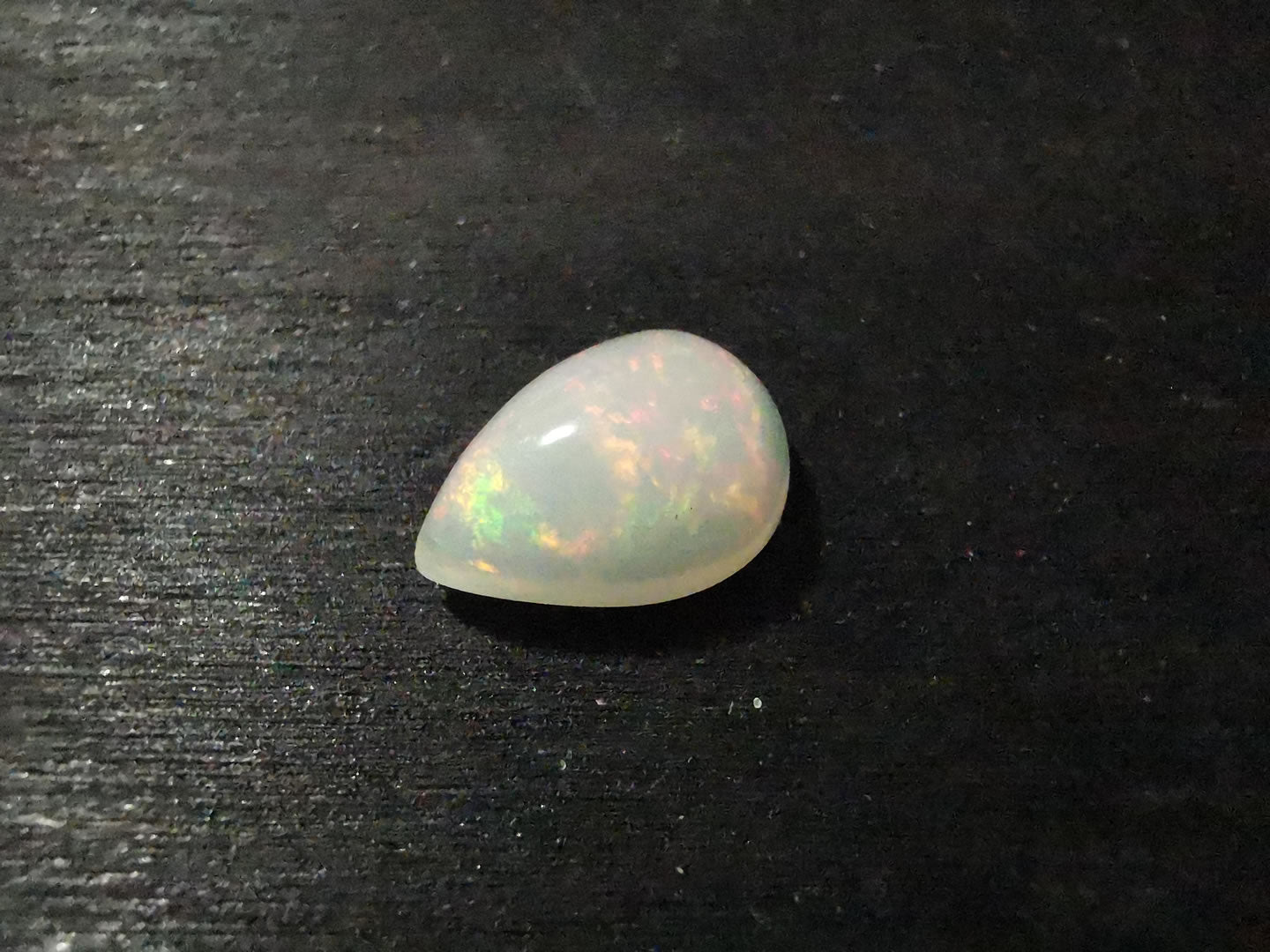 Opale taglio goccia cabochon 2,00 ct