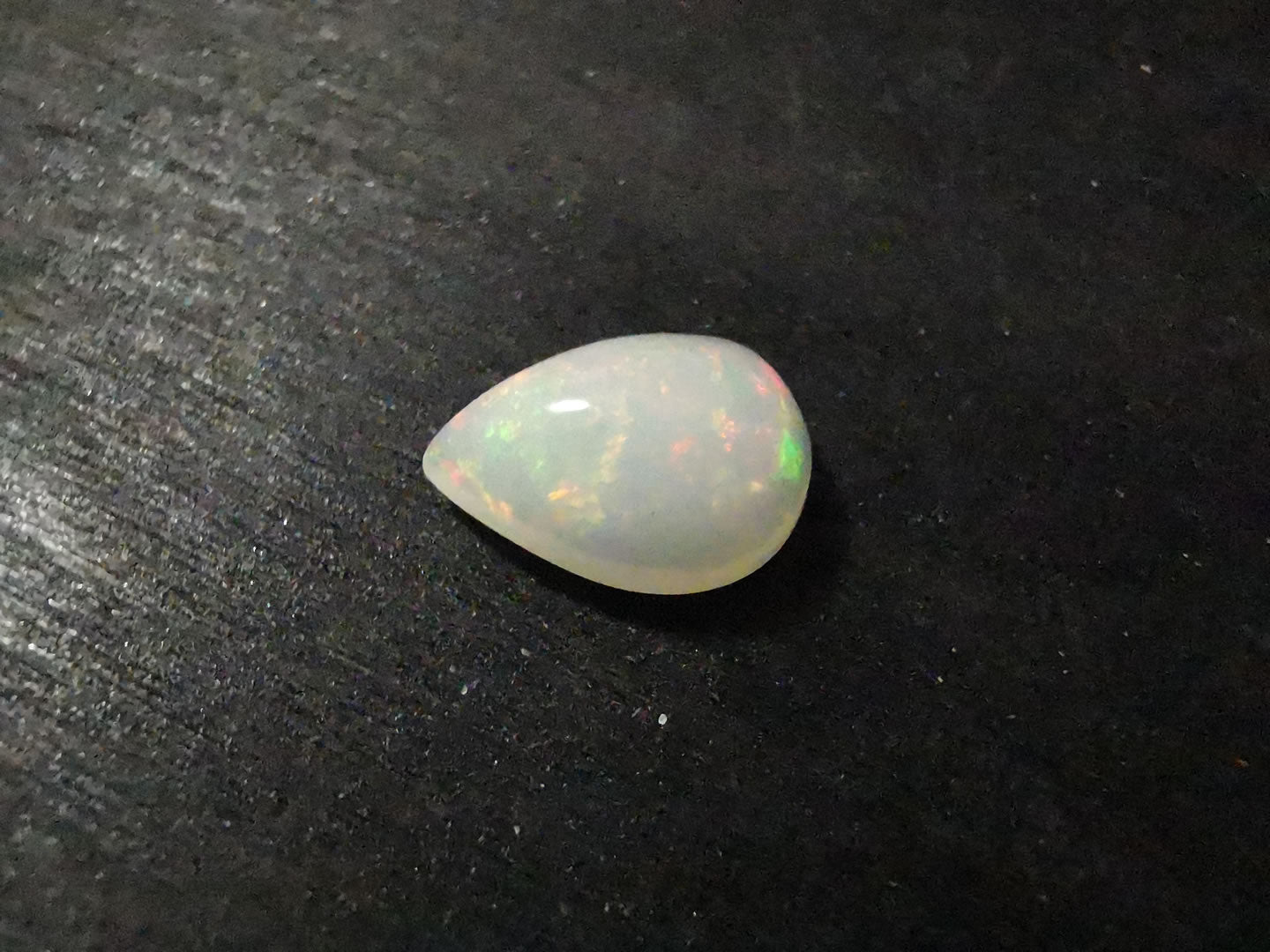Opale taglio goccia cabochon 2,00 ct