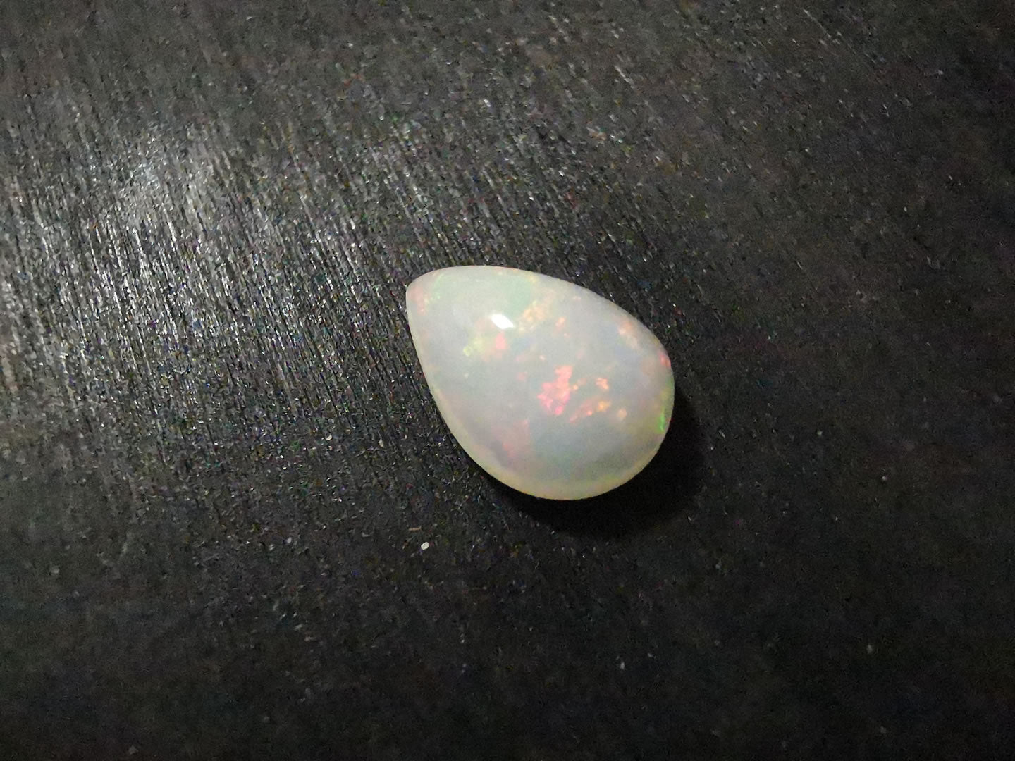 Opale taglio goccia cabochon 2,00 ct
