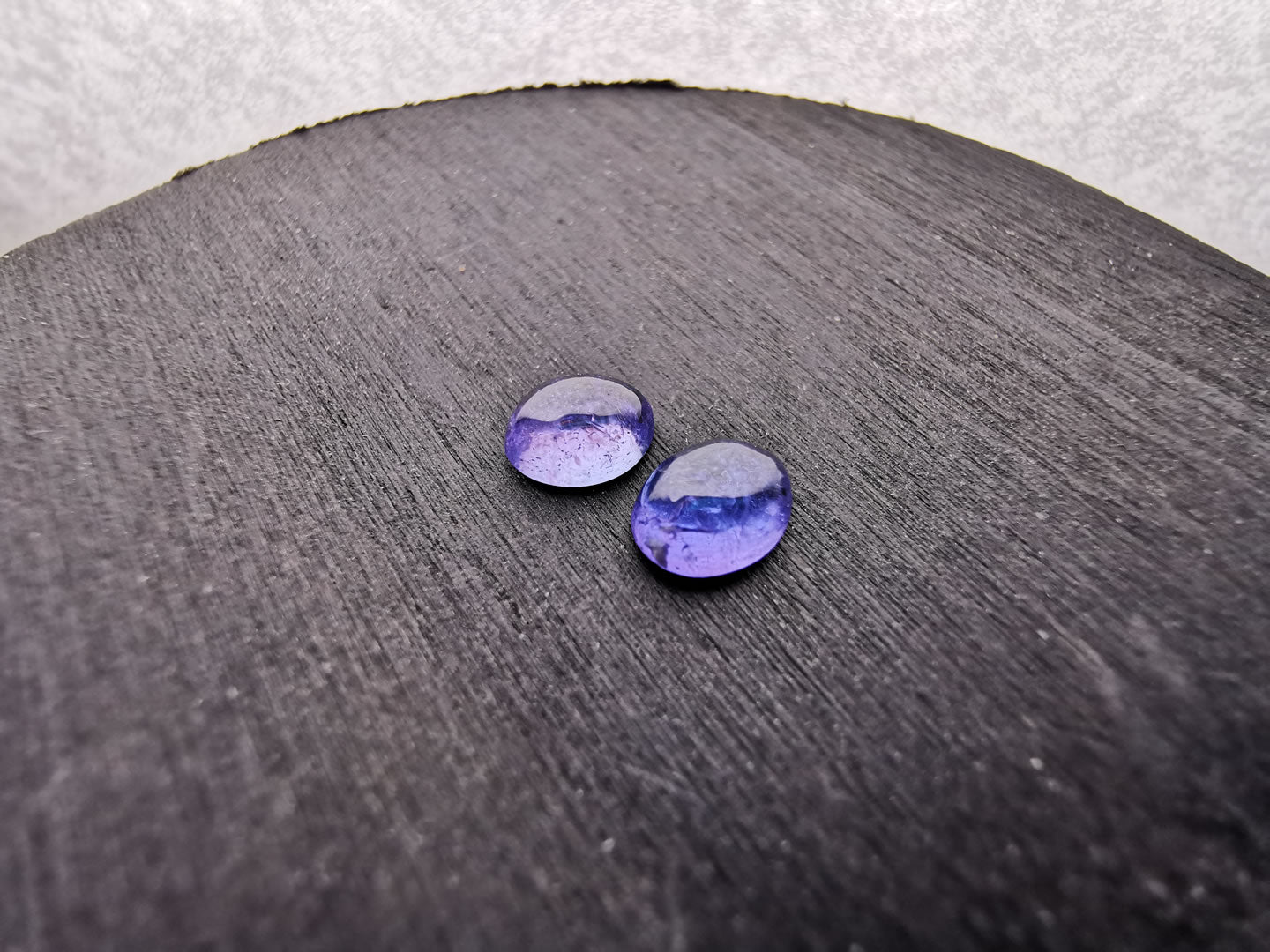 Coppia di Tanzaniti taglio ovale cabochon 2,21 ct
