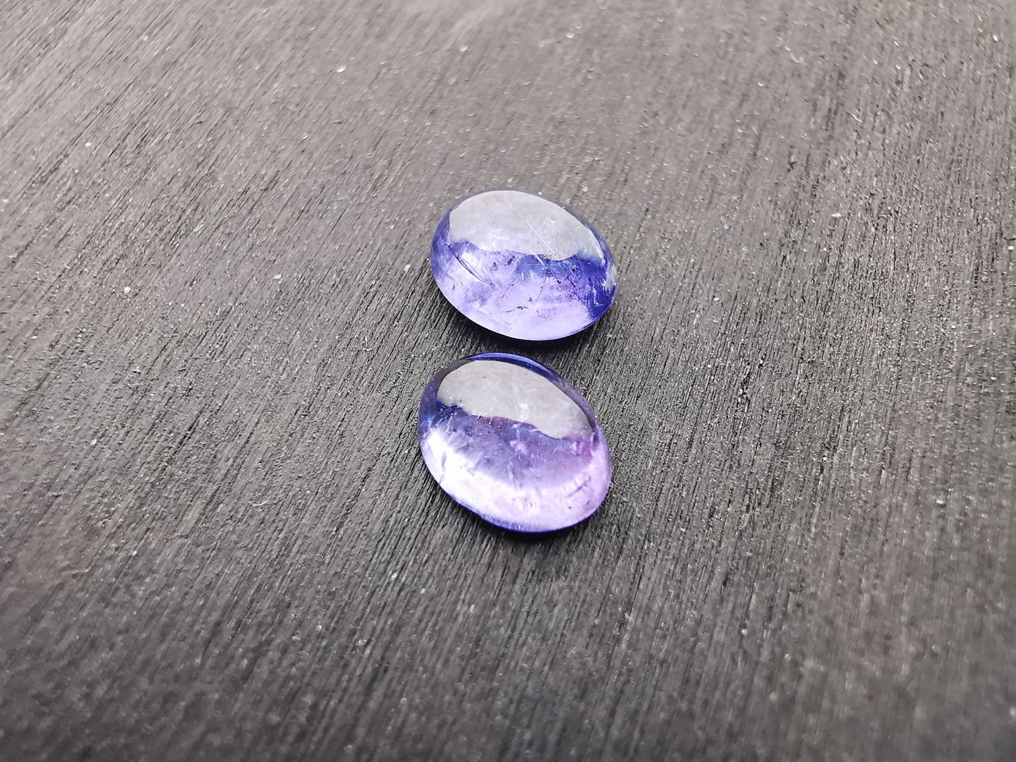Coppia di Tanzaniti taglio ovale cabochon 2,21 ct