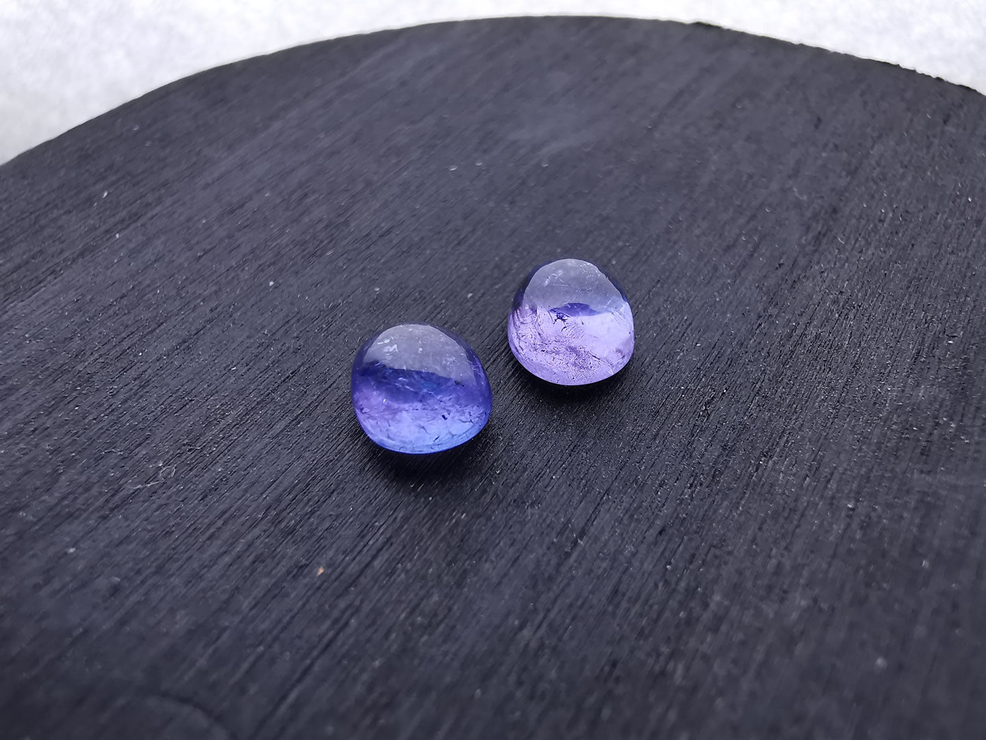 Coppia di Tanzaniti taglio ovale cabochon 2,85 ct