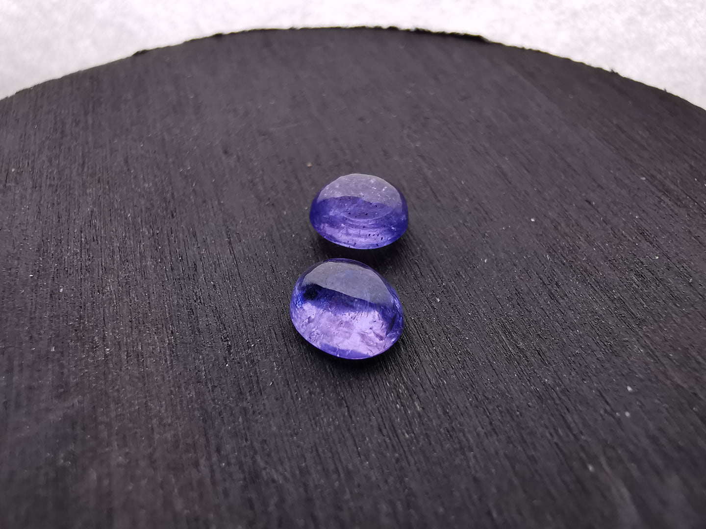 Coppia di Tanzaniti taglio ovale cabochon 2,85 ct
