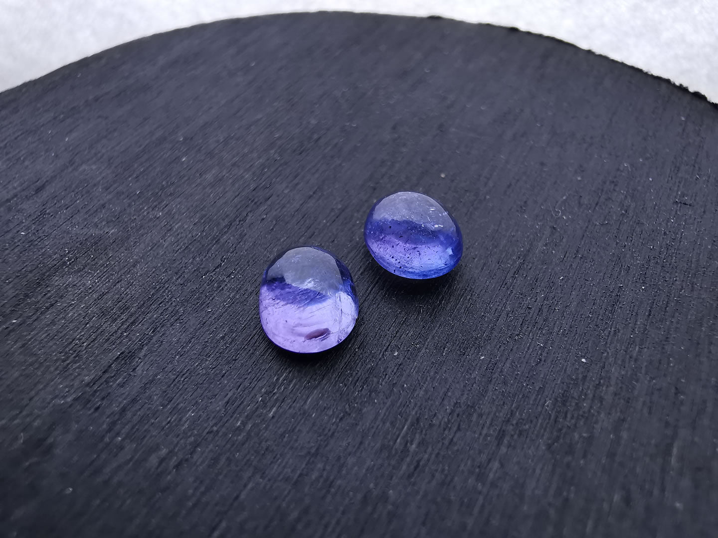 Coppia di Tanzaniti taglio ovale cabochon 2,85 ct