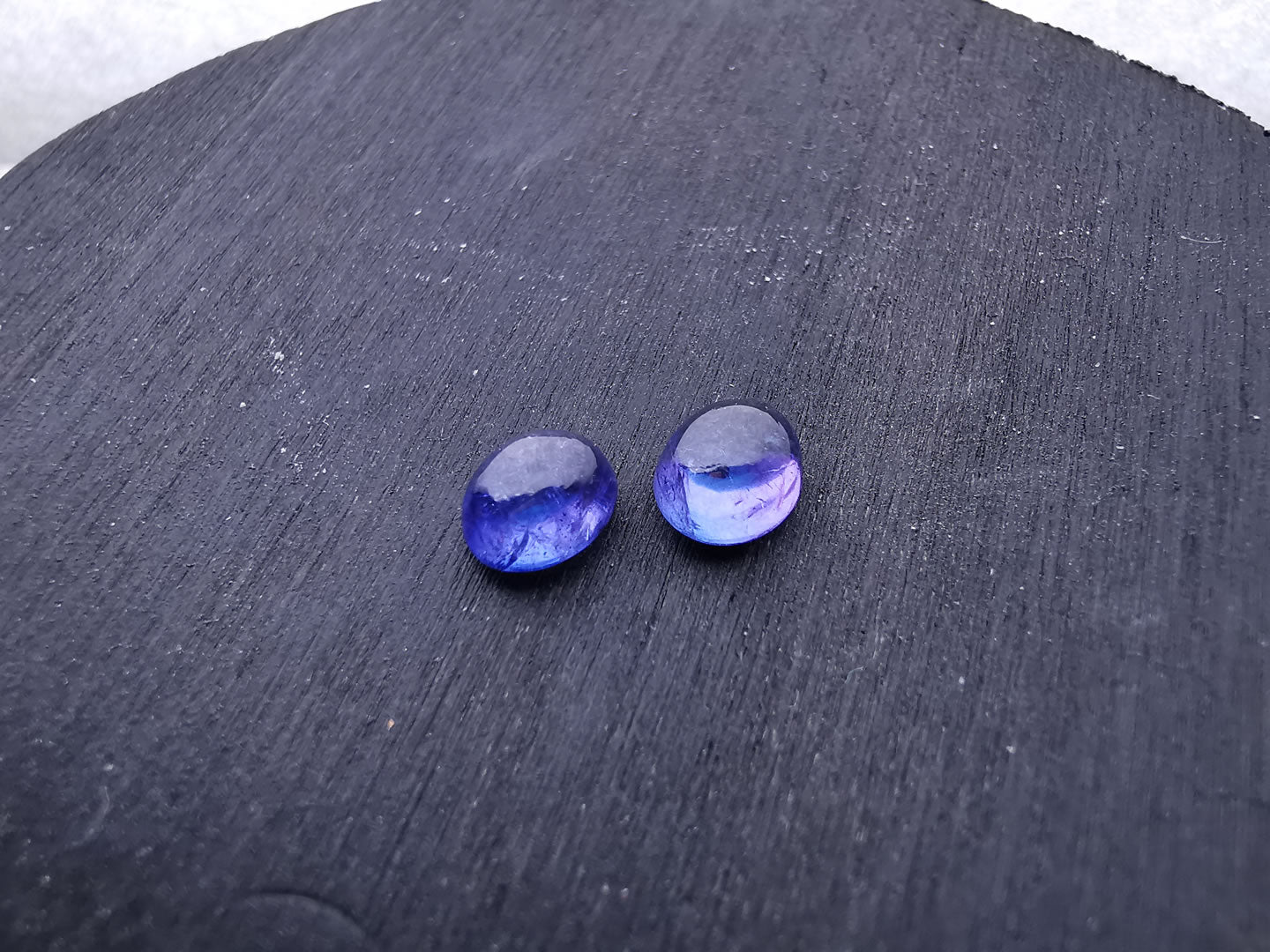 Coppia di Tanzaniti taglio ovale cabochon 2,23 ct