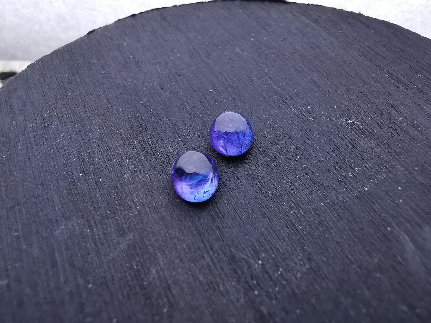 Coppia di Tanzaniti taglio ovale cabochon 2,23 ct