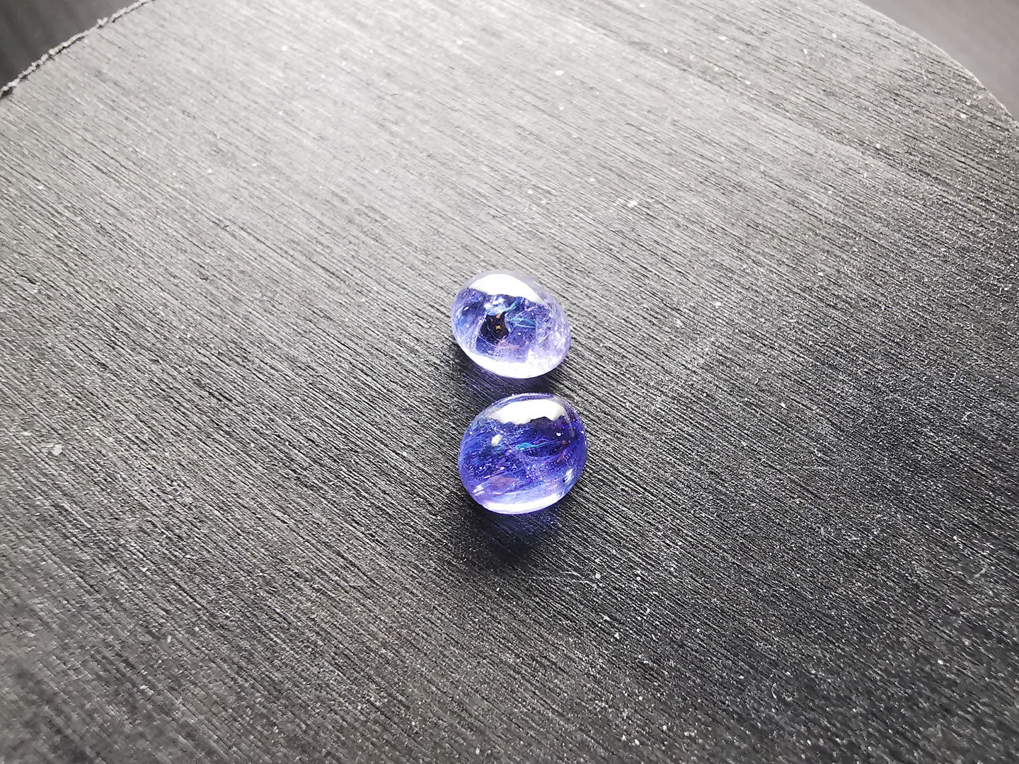 Coppia di Tanzaniti taglio ovale cabochon 3,29 ct