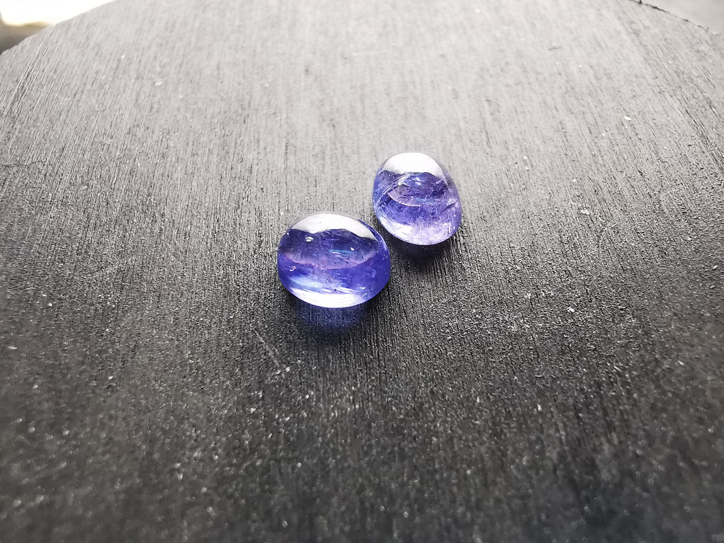 Coppia di Tanzaniti taglio ovale cabochon 3,29 ct
