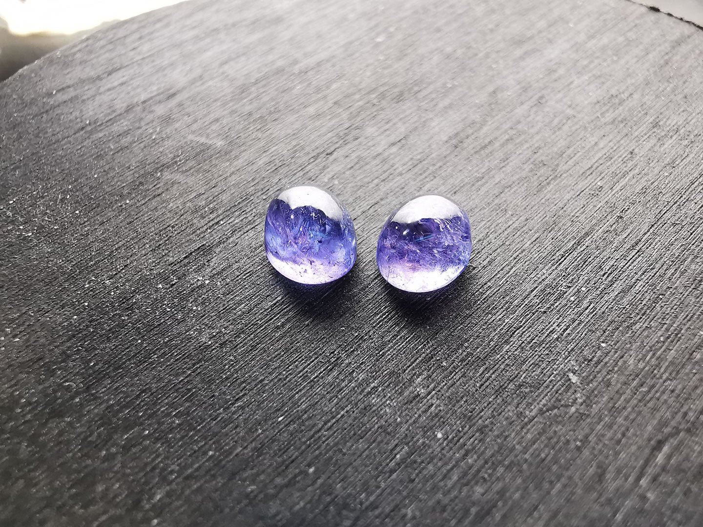 Coppia di Tanzaniti taglio ovale cabochon 3,29 ct