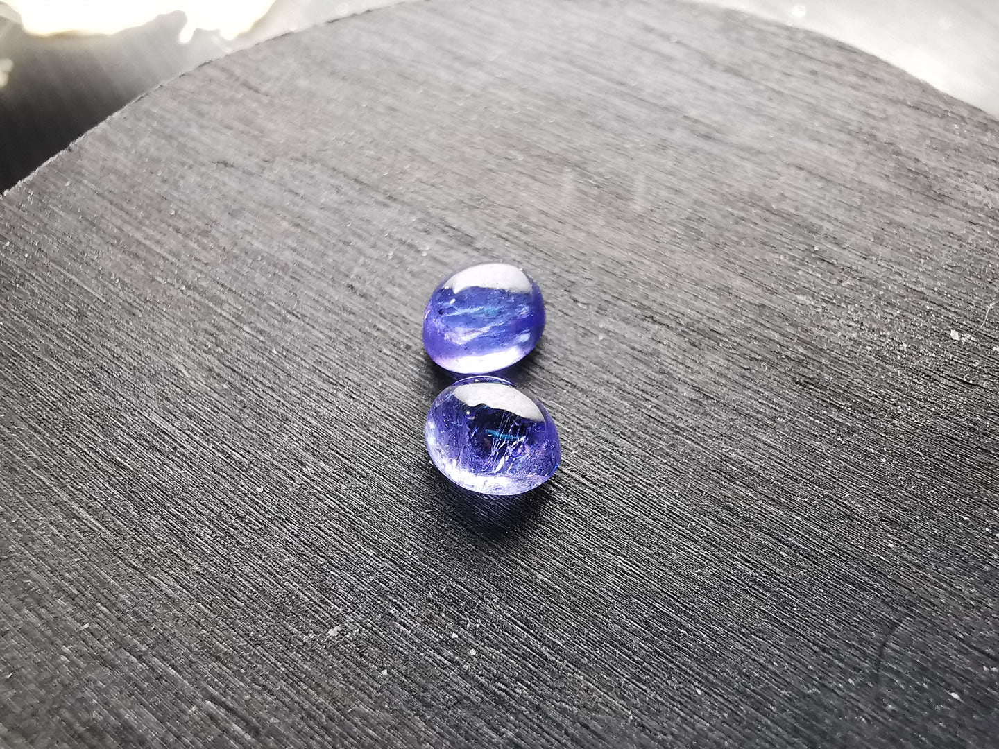 Coppia di Tanzaniti taglio ovale cabochon 3,29 ct
