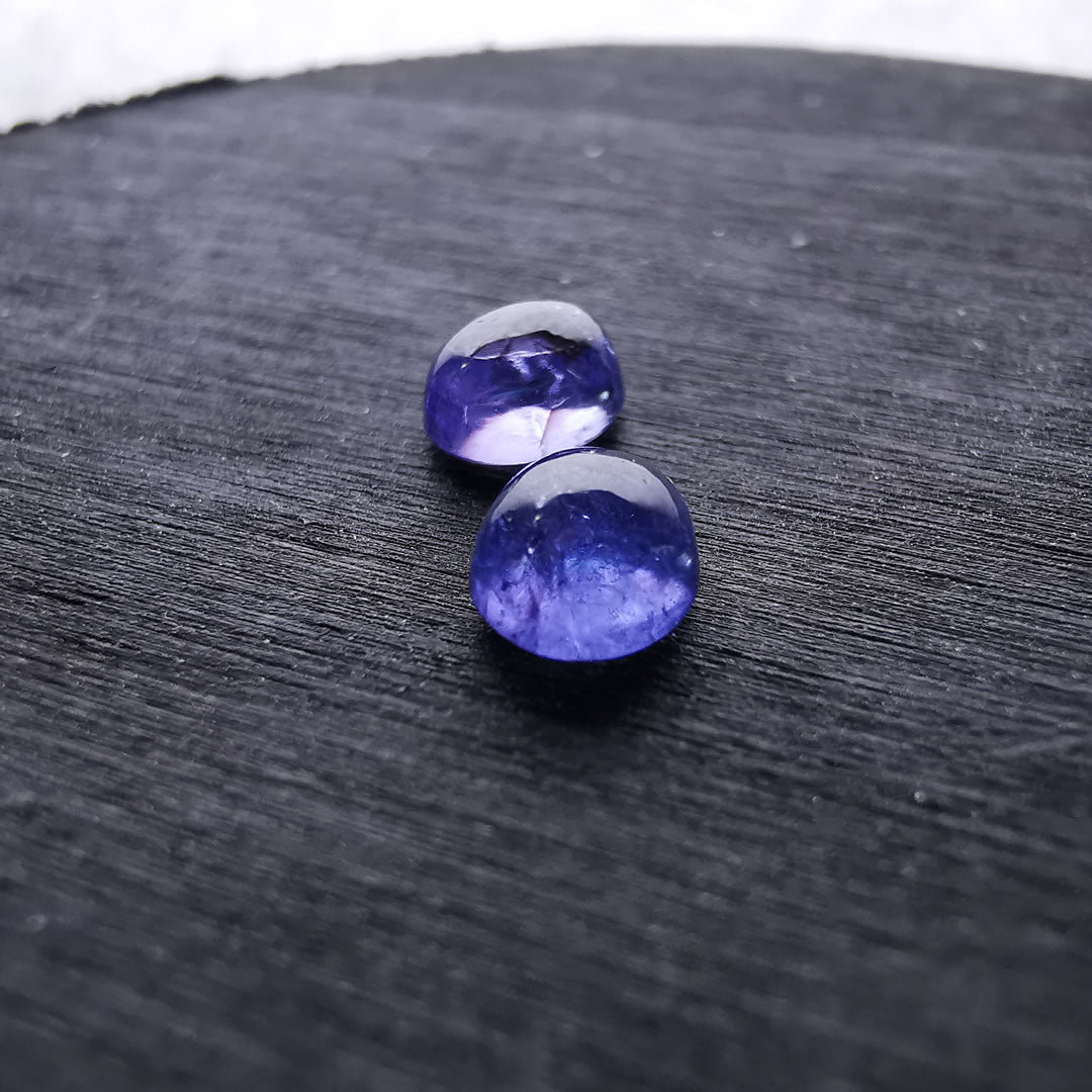 Coppia di Tanzaniti taglio ovale cabochon 1,77 ct
