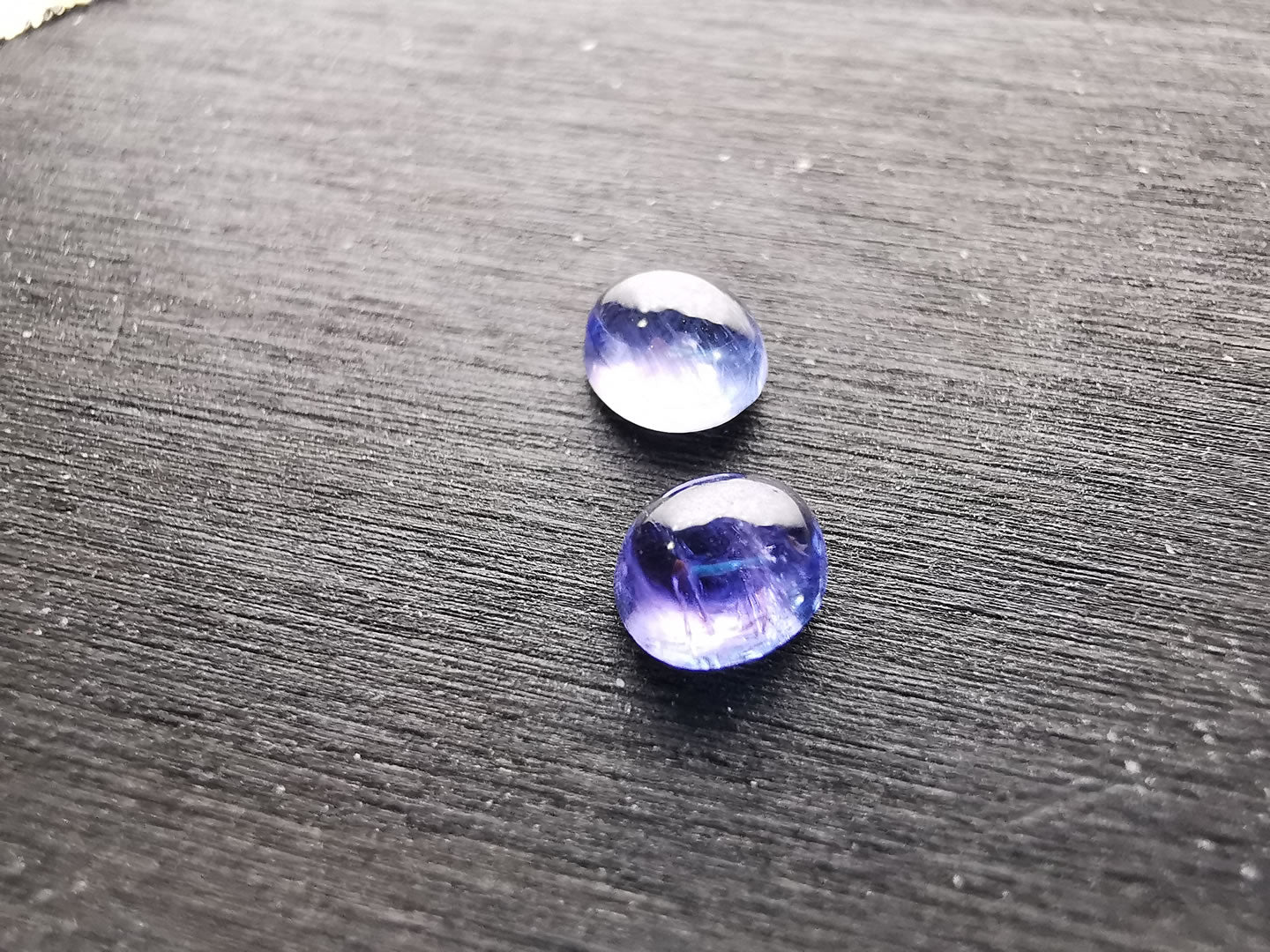 Coppia di Tanzaniti taglio ovale cabochon 1,62 ct