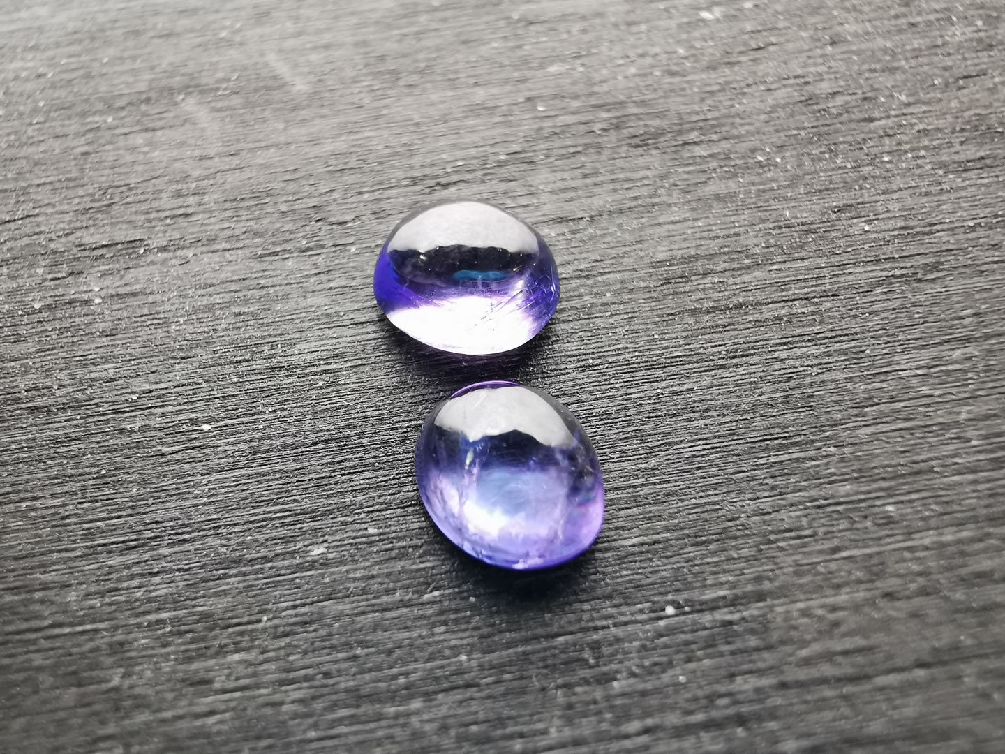 Coppia di Tanzaniti taglio ovale cabochon 2,25 ct