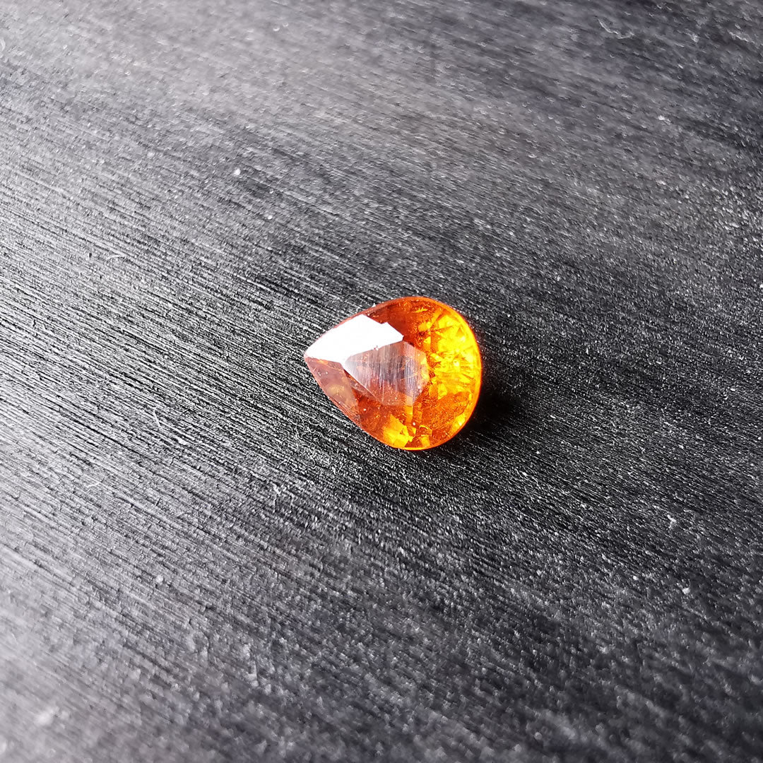 Granato Spessartina taglio goccia 0,94 ct
