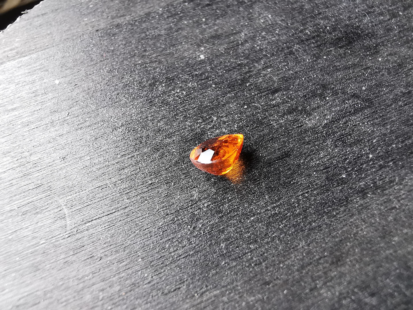 Granato Spessartina taglio goccia 0,94 ct