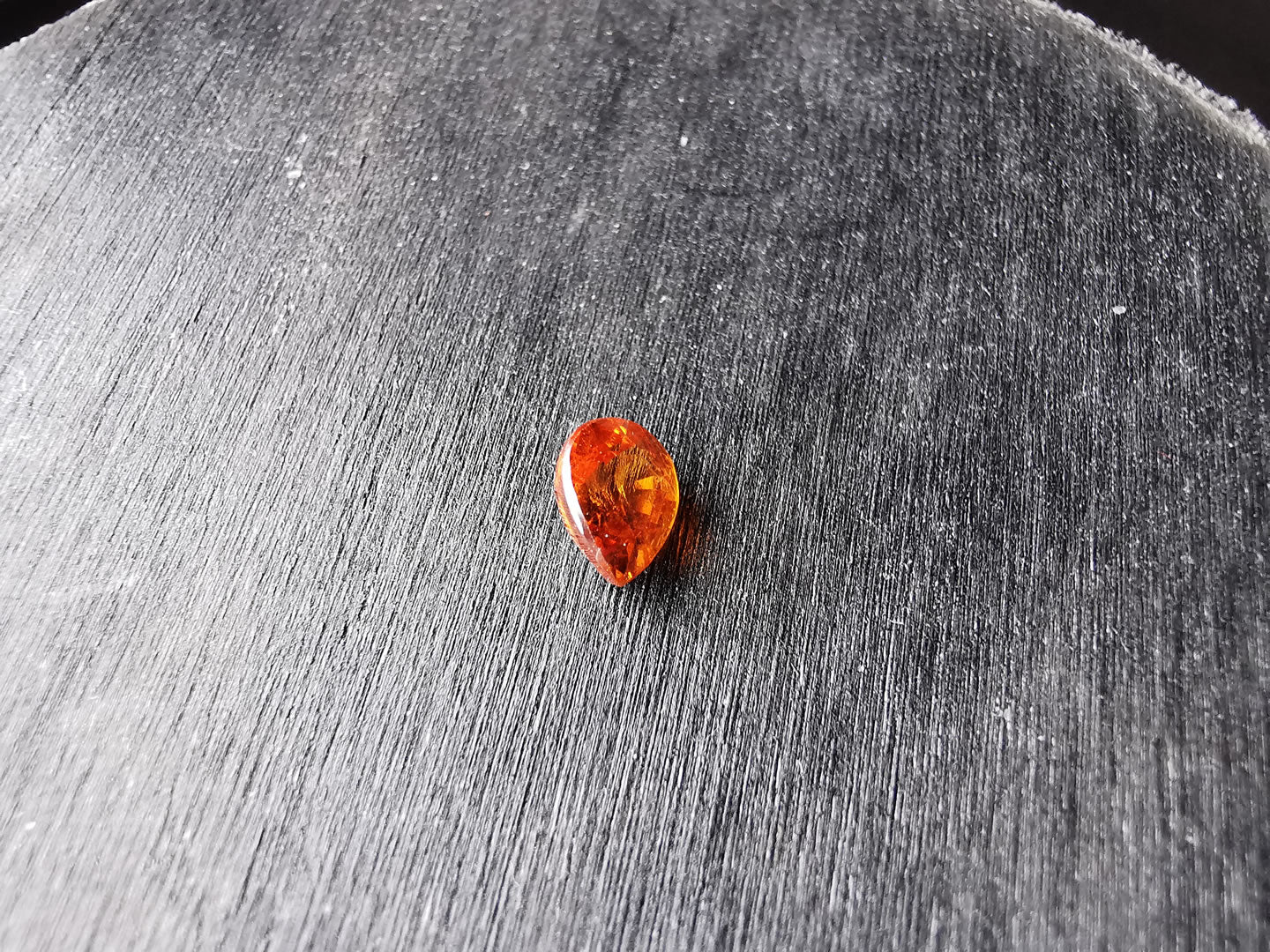 Granato Spessartina taglio goccia 0,94 ct