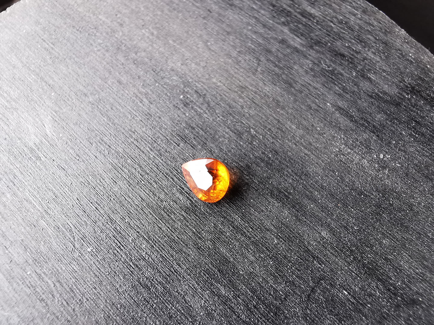 Granato Spessartina taglio goccia 0,94 ct