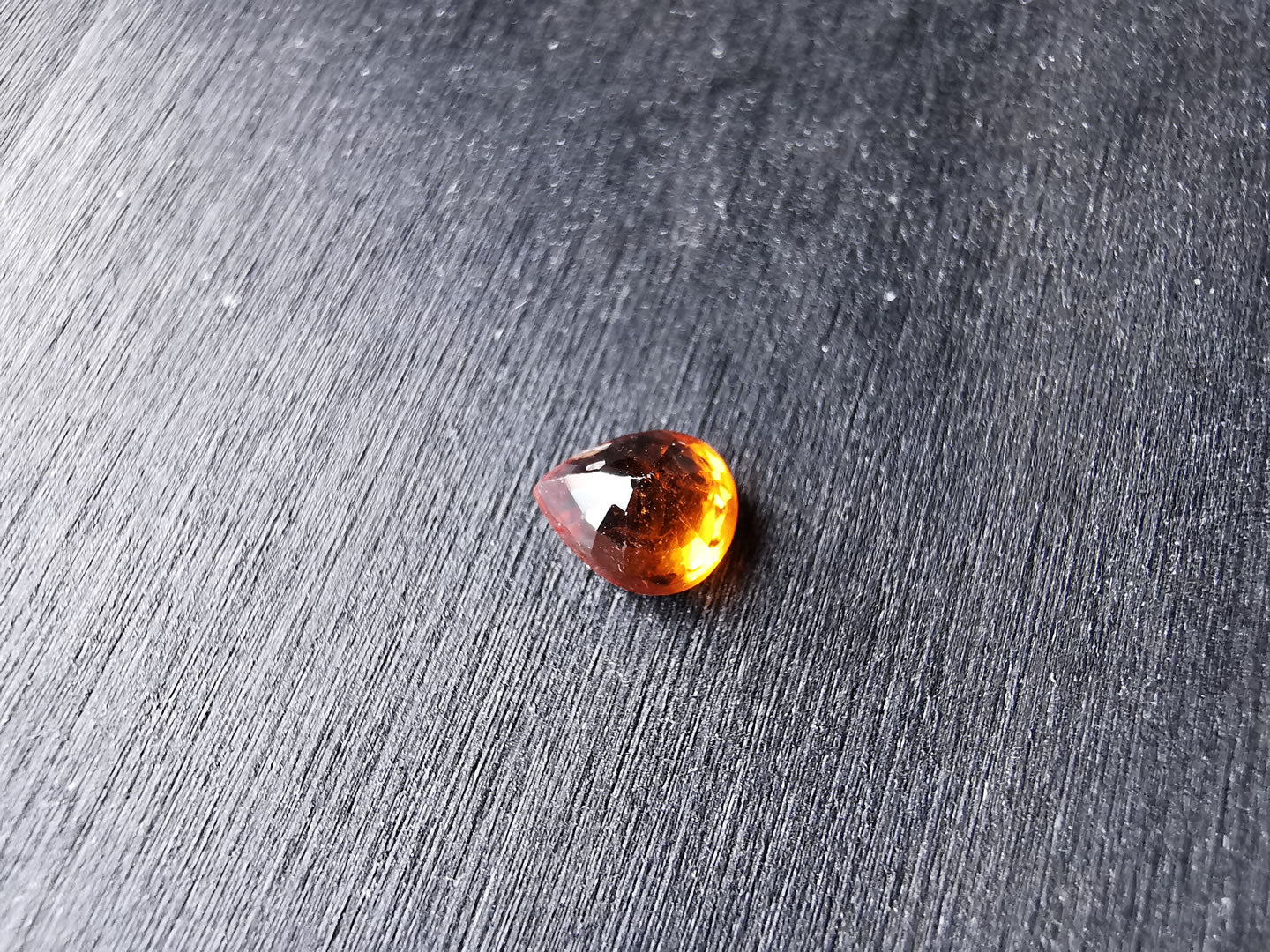 Granato Spessartina taglio goccia 0,94 ct