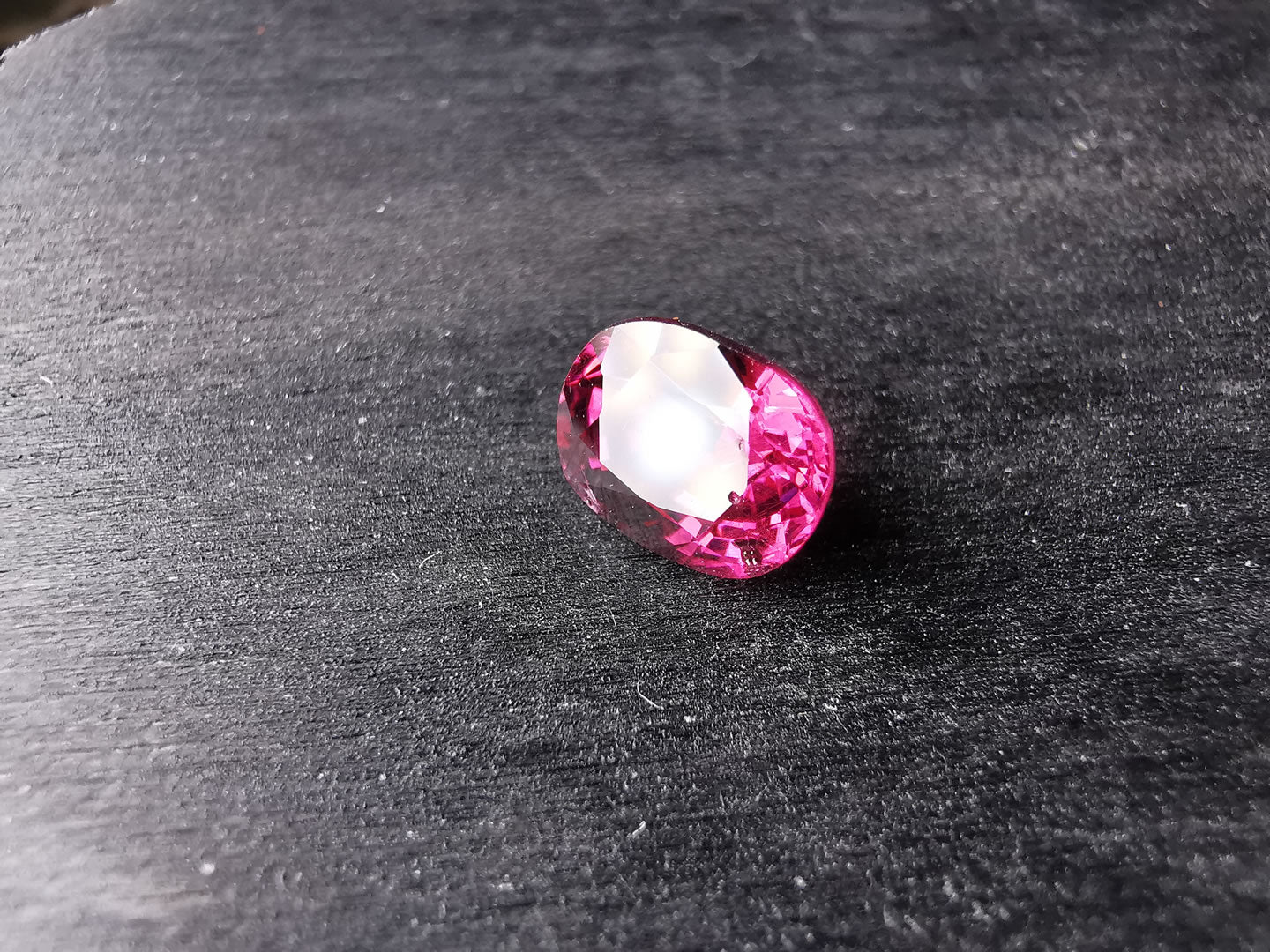 Granato Rodolite taglio ovale 2,50 ct