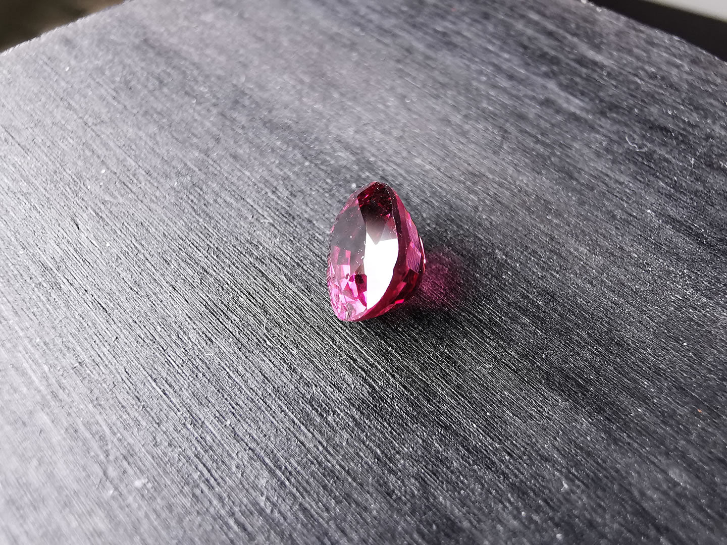 Granato Rodolite taglio ovale 2,50 ct