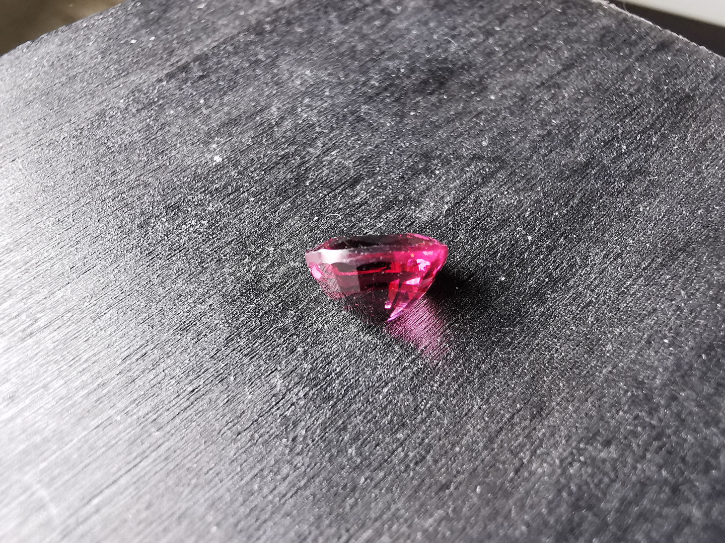 Granato Rodolite taglio ovale 2,50 ct