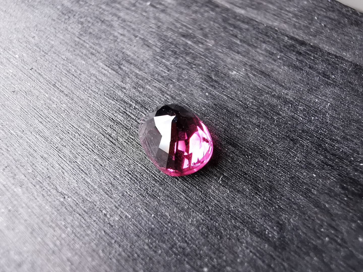 Granato Rodolite taglio ovale 2,50 ct