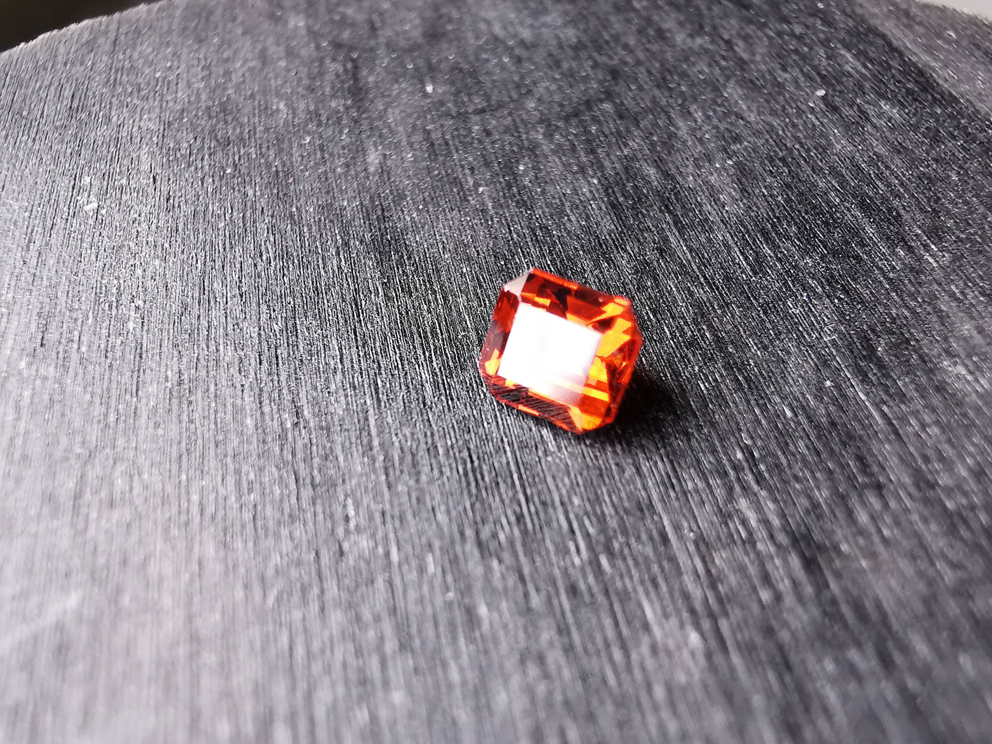 Granato Spessartina taglio ottagonale step cut 0,96 ct