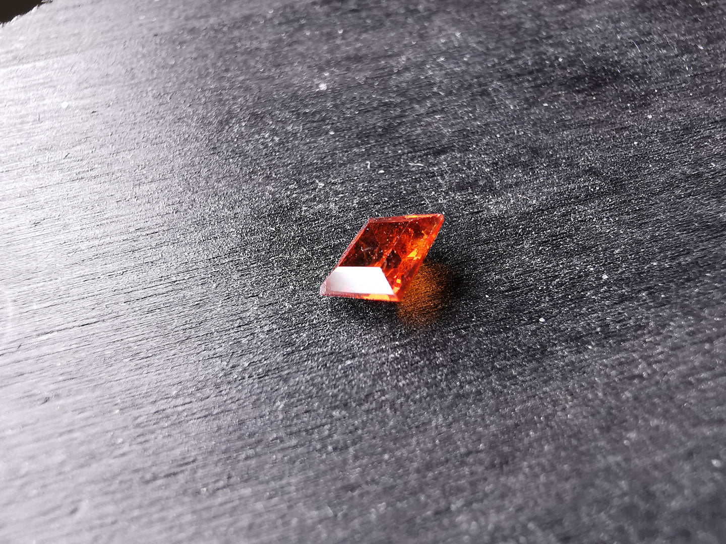 Granato Spessartina taglio carrè 0,99 ct