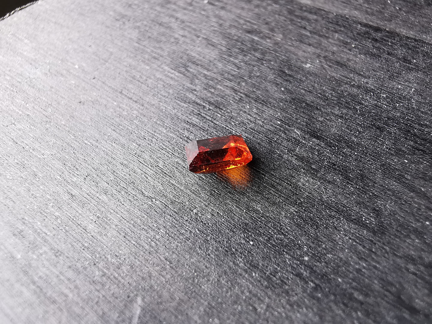 Granato Spessartina taglio carrè 0,99 ct