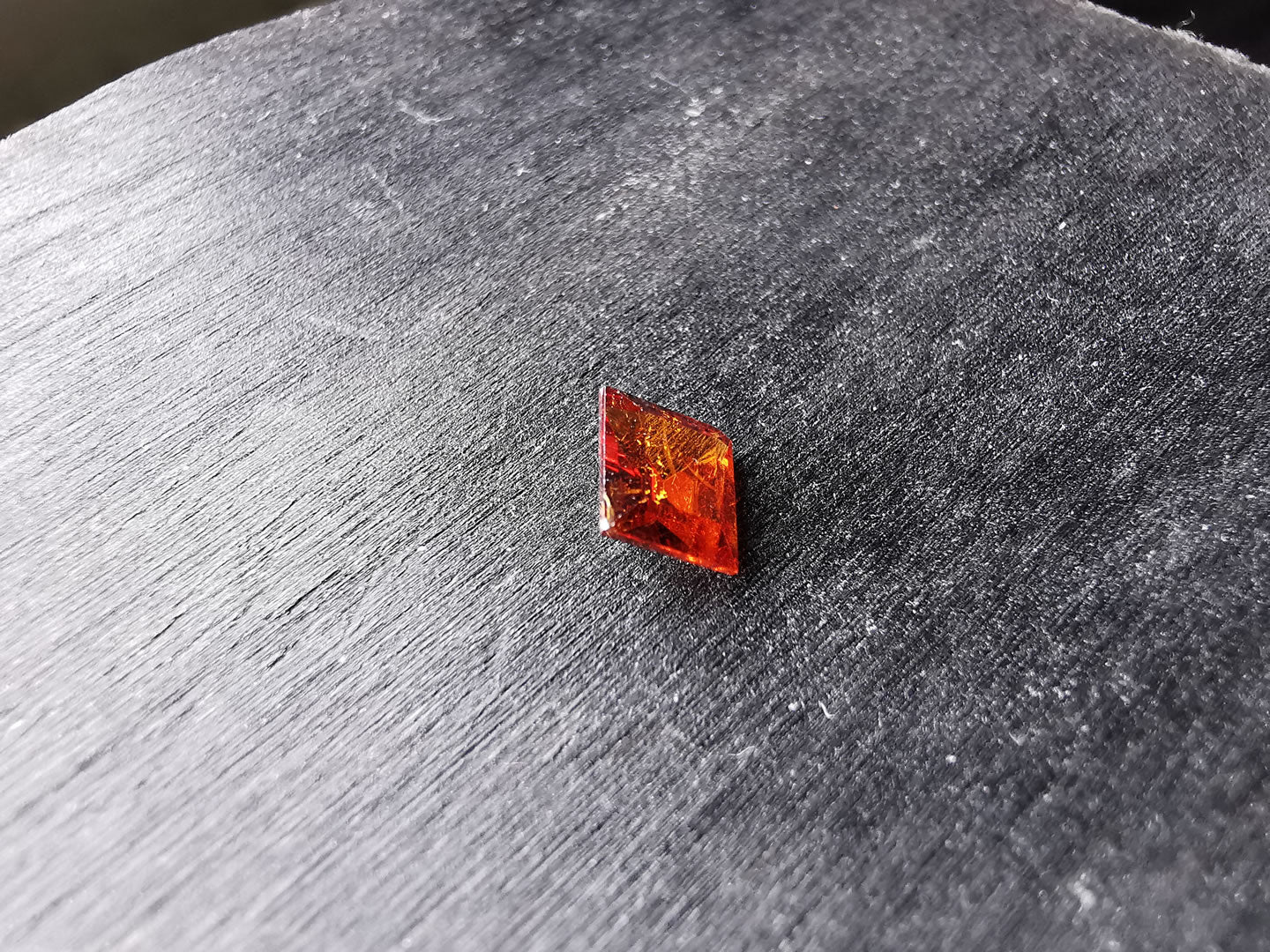 Granato Spessartina taglio carrè 0,99 ct