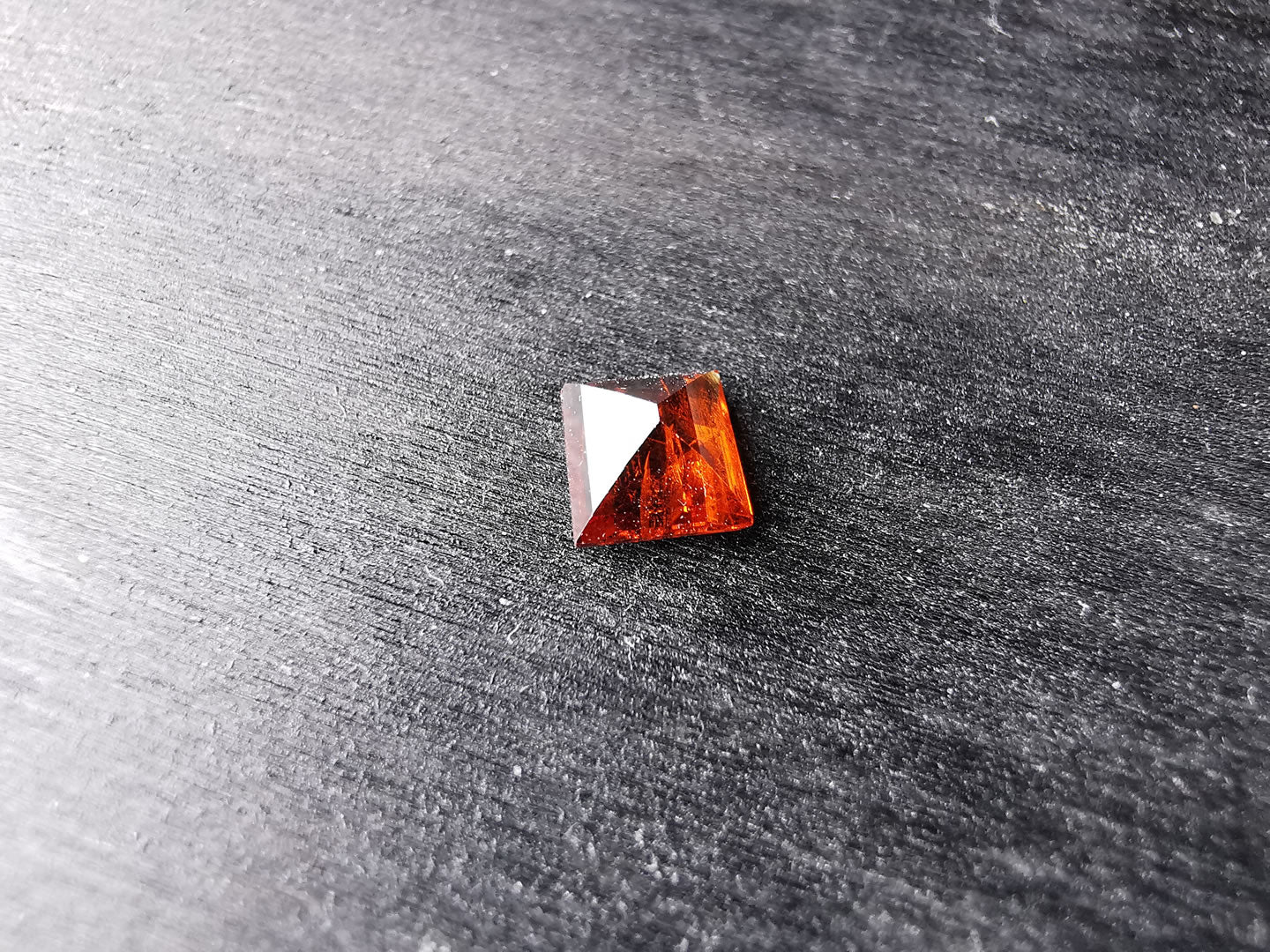 Granato Spessartina taglio carrè 0,99 ct