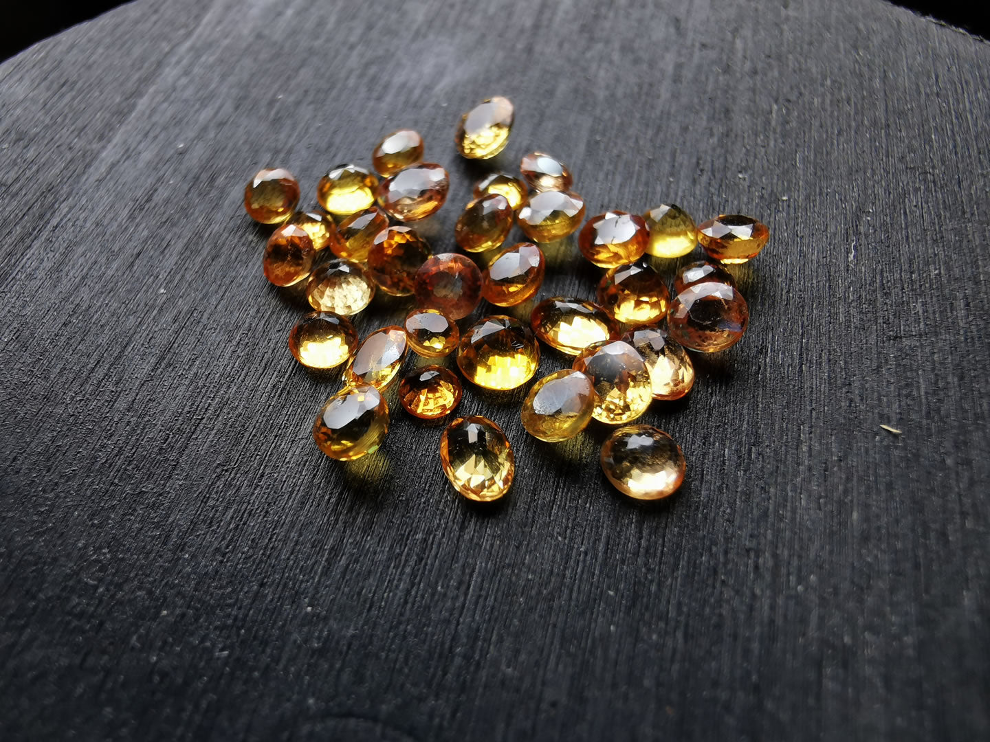 Zaffiri arancio taglio rotondo 7,01 ct totali