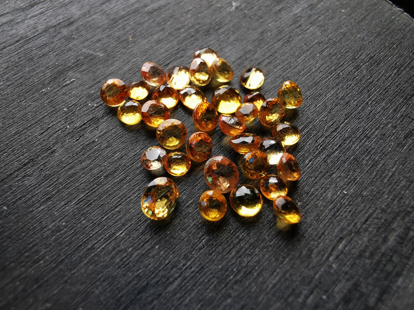 Zaffiri arancio taglio rotondo 7,01 ct totali
