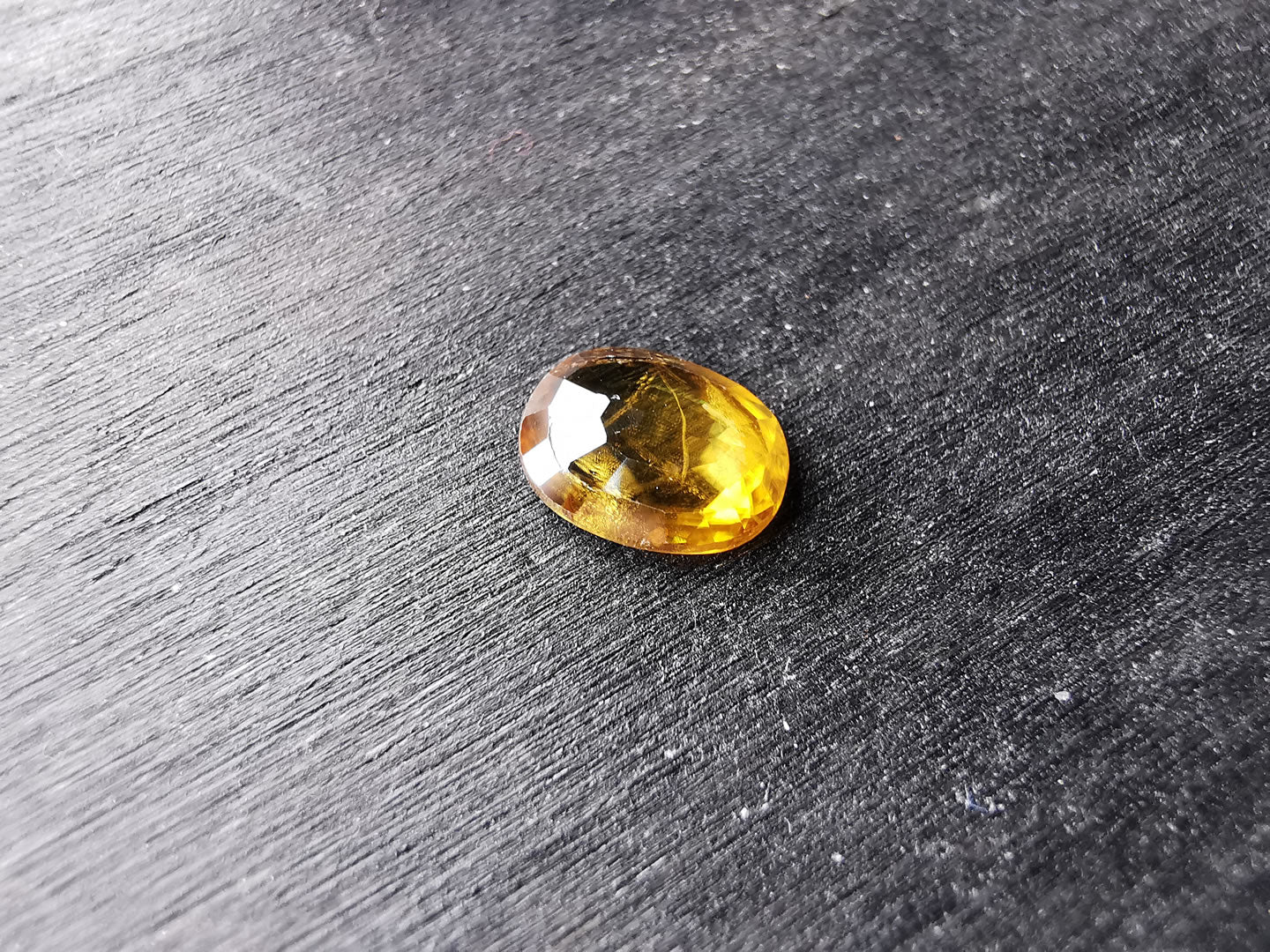 Sfene taglio ovale 1,12 ct