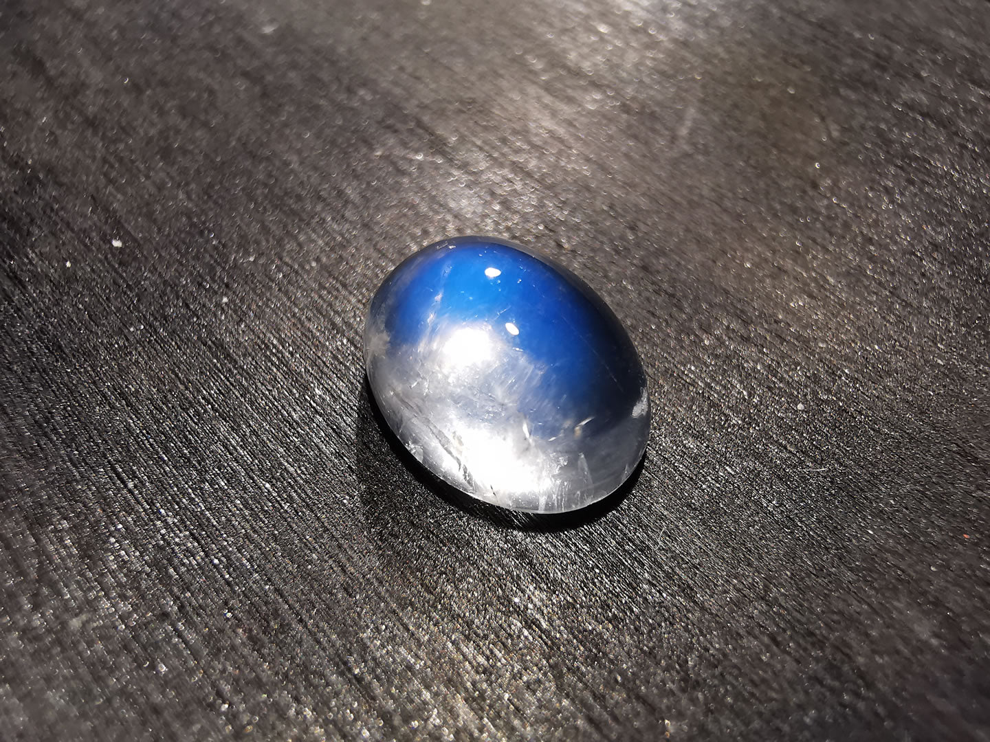 Peristerite varietà Pietra di Luna taglio ovale cabochon 4,07 ct