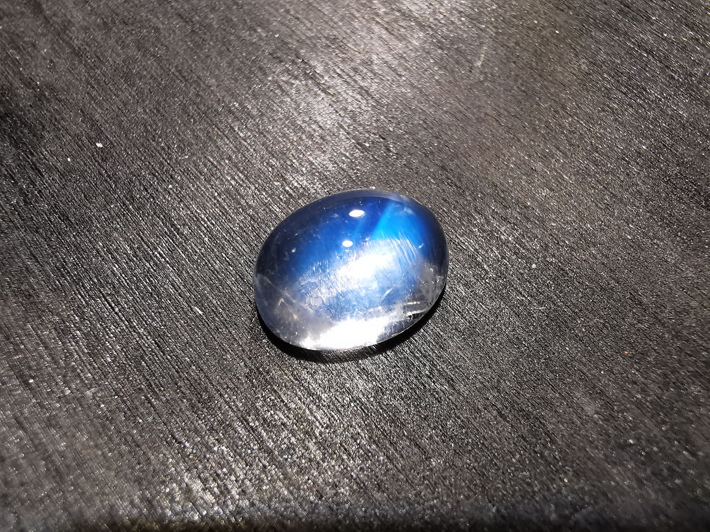 Peristerite varietà Pietra di Luna taglio ovale cabochon 4,07 ct