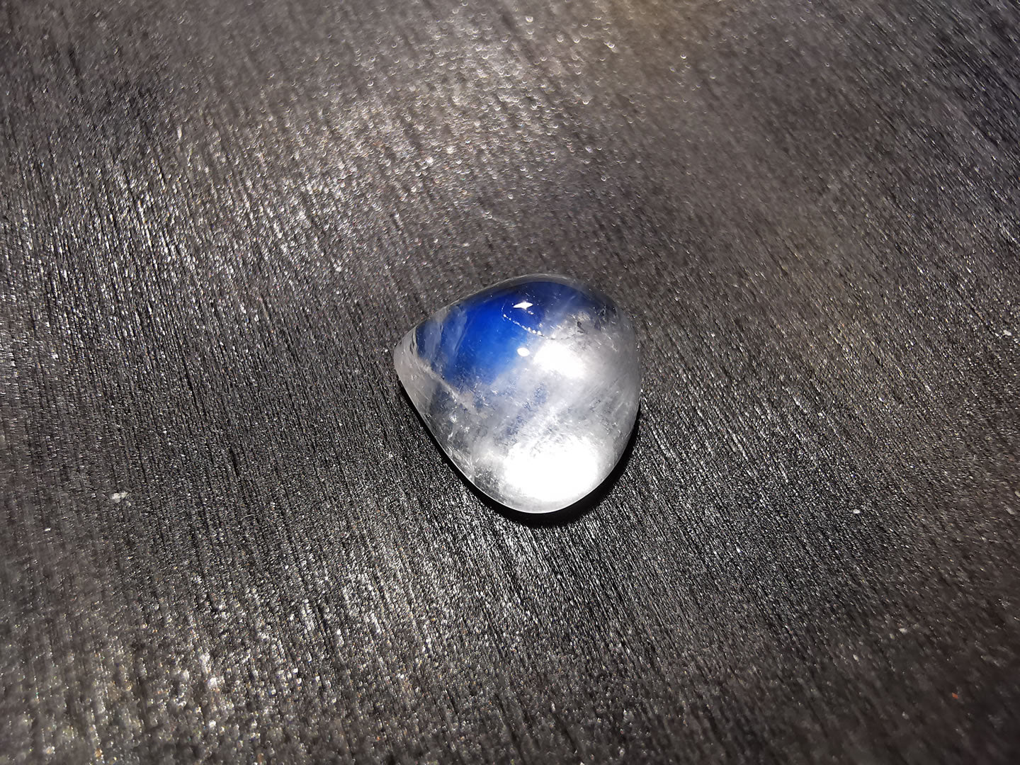 Labradorite varietà rainbow moonstone taglio goccia cabochon 2,68 ct