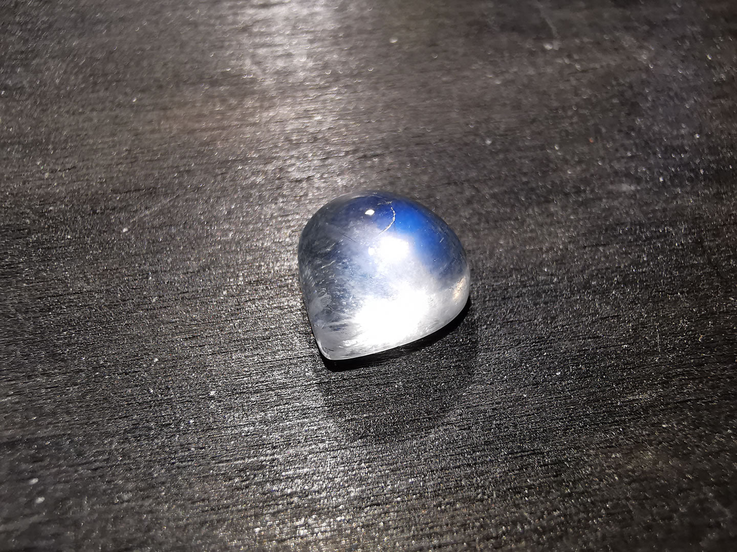 Labradorite varietà rainbow moonstone taglio goccia cabochon 2,68 ct